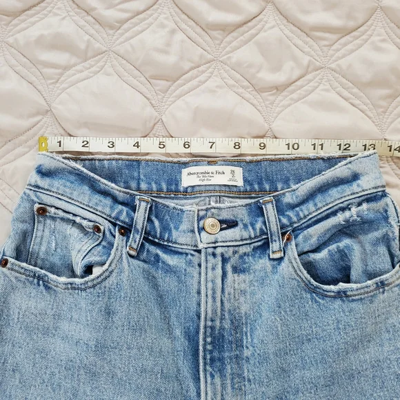 Abercrombie & Fitch Blue Denim 80's Mom Jeans High Rise Light Wash - Picture 7 of 8